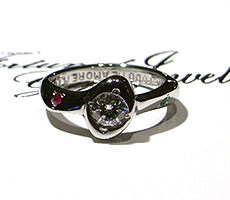 北海道滝川市自分で作るエンゲージリング（婚約指輪）ダイヤモンドとがルビーとエメラルド